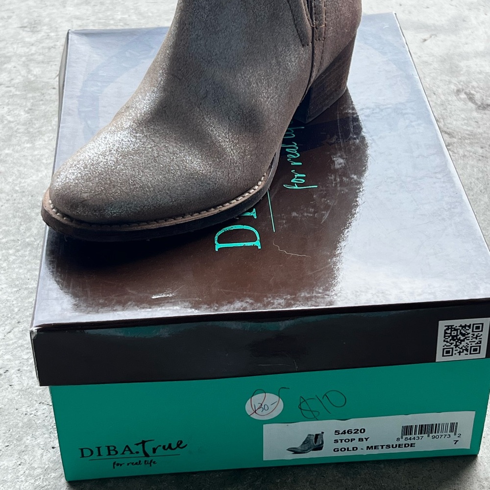 Diba Gold Ankle Booties with Chic Design